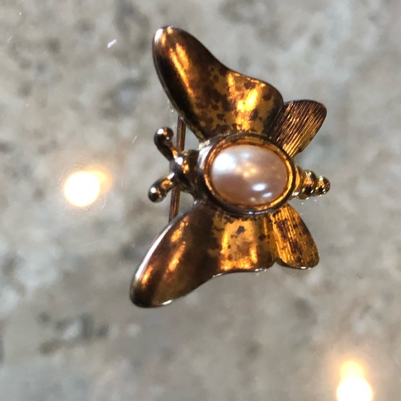 Two Vintage NJY Goldtone Brooches, GUC. Winged Angel & Butterfly With Faux Pearl - Picture 2 of 16